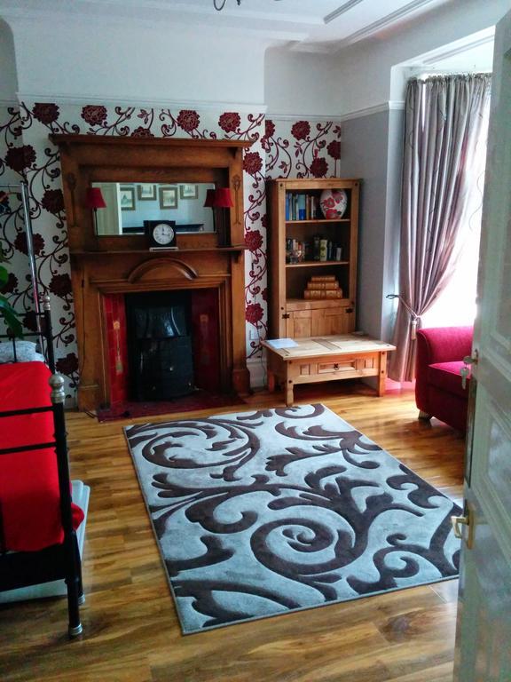 Beautiful Room In Victorian Family Home Илфорд Экстерьер фото
