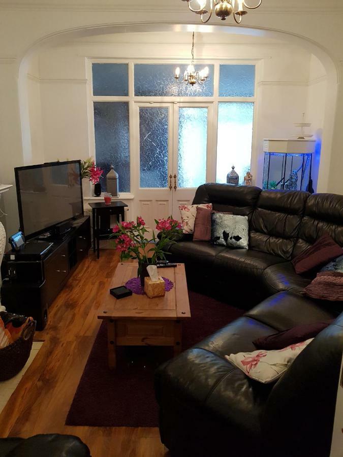 Beautiful Room In Victorian Family Home Илфорд Экстерьер фото