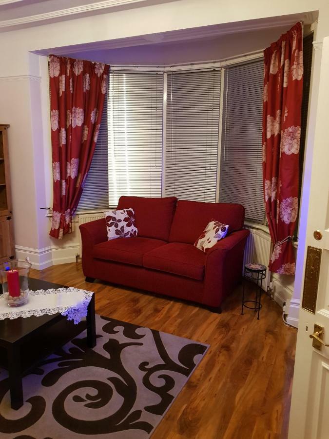 Beautiful Room In Victorian Family Home Илфорд Экстерьер фото
